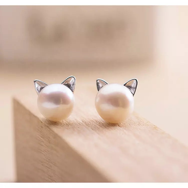Freshwater Pearl Cat Earrings in Solid 925 Sterling Silver